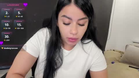 Snapshot of keyn_laurent_ chatting on 12-01-24, 11:14 Laura online show from 12-01-24, 11:14