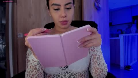 Snapshot of keyn_laurent_ chatting on 11-11-25, 01:16 Laura online show from 11-11-25, 01:16