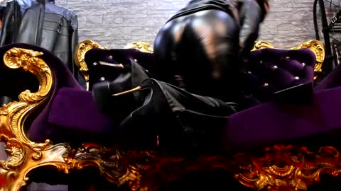 Snapshot of khaleesidomme chatting on 12-19-24, 11:29 Khaleesi online show from 12-19-24, 11:29