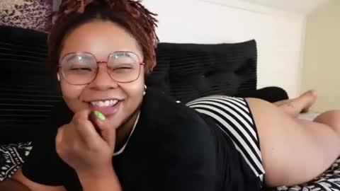 Snapshot of khayaparker chatting on 06-25-26, 02:21 Khaya online show from 06-25-26, 02:21