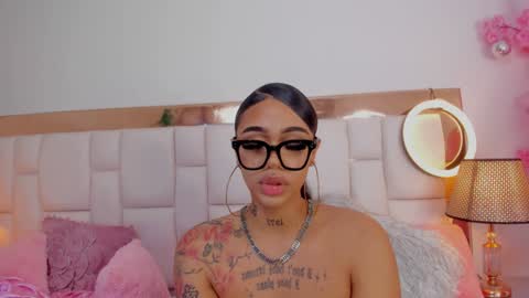 Snapshot of khelany_isyy chatting on 12-19-24, 01:18 Khelany Isyy online show from 12-19-24, 01:18