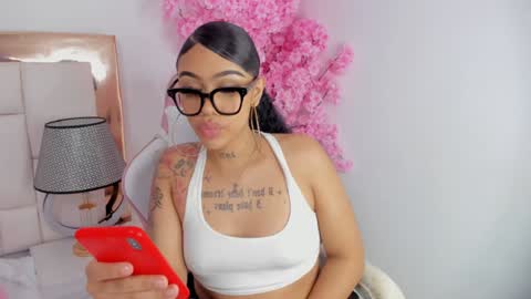 Snapshot of khelany_isyy chatting on 02-09-25, 01:00 Khelany Isyy online show from 02-09-25, 01:00