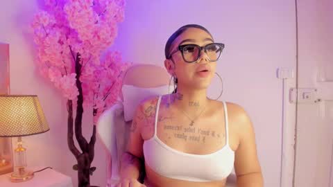 Snapshot of khelany_isyy chatting on 02-13-25, 01:40 Khelany Isyy online show from 02-13-25, 01:40