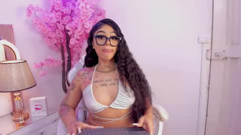 Snapshot of khelany_isyy chatting on 03-11-25, 01:05 Khelany Isyy online show from 03-11-25, 01:05