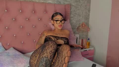 Snapshot of khelany_isyy chatting on 10-27-25, 02:43 Khelany Isyy online show from 10-27-25, 02:43