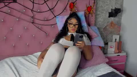 Snapshot of khelany_isyy chatting on 10-31-25, 01:56 Khelany Isyy online show from 10-31-25, 01:56