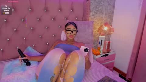 Snapshot of khelany_isyy chatting on 11-25-25, 02:39 Khelany Isyy online show from 11-25-25, 02:39