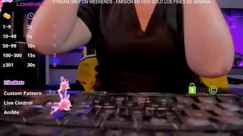 Snapshot of khionebesset chatting on 11-21-25, 01:37 Khi. online show from 11-21-25, 01:37