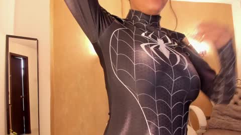 Khloe online show from 01-24-25, 04:49