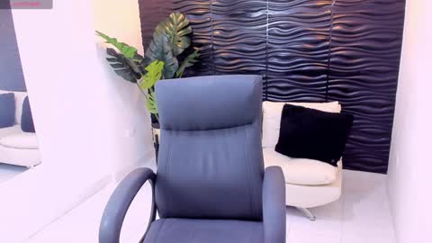 Khloe online show from 02-04-25, 11:06