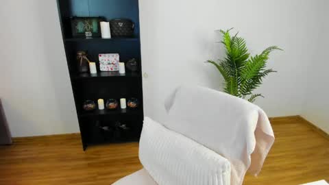 Snapshot of khloe_star chatting on 04-27-26, 04:49 Khloe online show from 04-27-26, 04:49