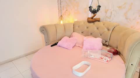 Snapshot of khloeblake chatting on 10-10-25, 05:28 Khloe online show from 10-10-25, 05:28