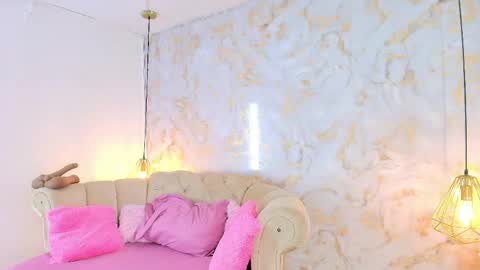 Khloe online show from 06-04-26, 11:49