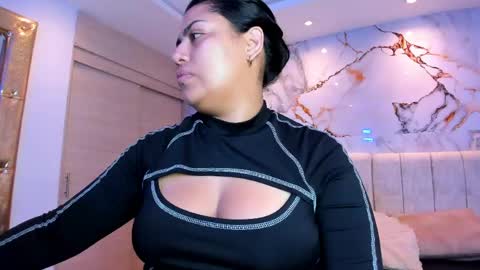 Snapshot of kiana_cream chatting on 05-01-26, 11:26 N M online show from 05-01-26, 11:26