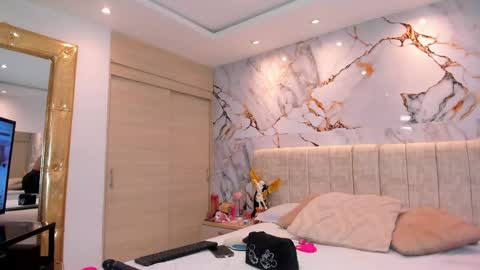 Snapshot of kiana_cream chatting on 05-13-26, 01:47 N M online show from 05-13-26, 01:47