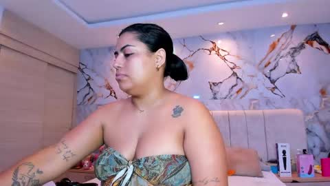 Snapshot of kiana_cream chatting on 05-15-26, 11:39 N M online show from 05-15-26, 11:39