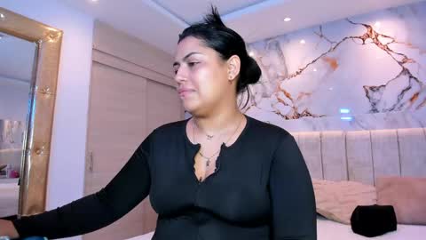 Snapshot of kiana_cream chatting on 05-16-26, 11:42 N M online show from 05-16-26, 11:42