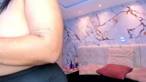 Snapshot of kiana_cream chatting on 06-18-26, 11:36 N M online show from 06-18-26, 11:36