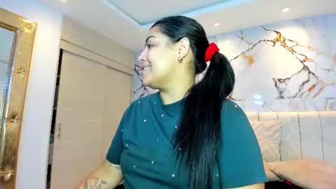 Snapshot of kiana_cream chatting on 06-19-26, 11:36 N M online show from 06-19-26, 11:36