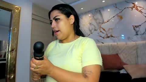 Snapshot of kiana_cream chatting on 06-25-26, 12:31 N M online show from 06-25-26, 12:31