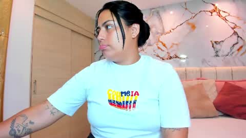 Snapshot of kiana_cream chatting on 07-14-26, 04:02 N M online show from 07-14-26, 04:02