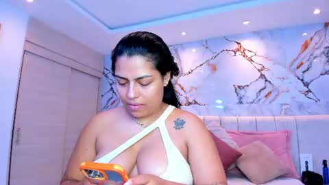 Snapshot of kiana_cream chatting on 07-15-26, 01:05 N M online show from 07-15-26, 01:05