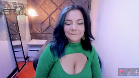 kiara Cruz online show from 10-29-25, 08:43