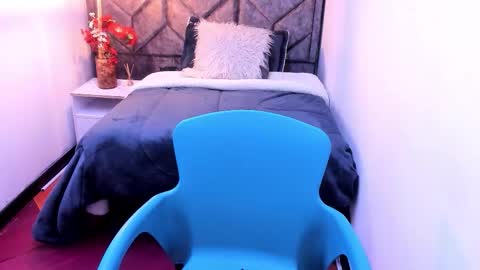 kiara Cruz online show from 12-16-25, 08:25