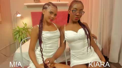 Snapshot of kiara_curls chatting on 06-23-26, 11:41 Kiara online show from 06-23-26, 11:41