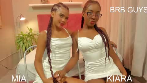 Snapshot of kiara_curls chatting on 06-24-26, 11:42 Kiara online show from 06-24-26, 11:42