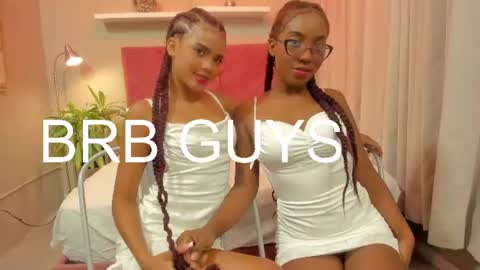 Snapshot of kiara_curls chatting on 06-25-26, 11:26 Kiara online show from 06-25-26, 11:26