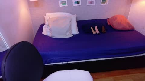 Snapshot of kiara_evanss chatting on 06-19-26, 04:06 Kiara online show from 06-19-26, 04:06