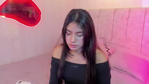 Snapshot of kiara_violet_ chatting on 03-06-26, 01:29 Kiara online show from 03-06-26, 01:29