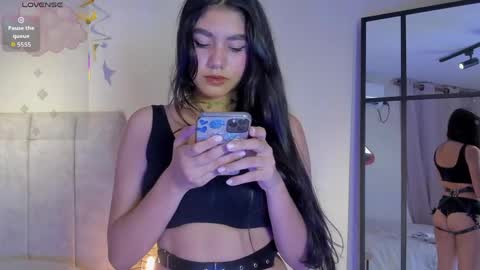 Snapshot of kiara_violet_ chatting on 04-22-26, 11:28 Kiara online show from 04-22-26, 11:28
