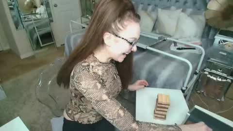 Snapshot of kiarose chatting on 09-28-25, 06:19 Kia Rose online show from 09-28-25, 06:19