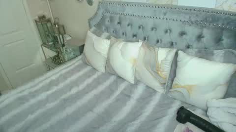 Snapshot of kiarose chatting on 11-18-25, 07:35 Kia Rose online show from 11-18-25, 07:35