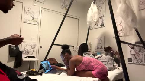 Snapshot of kibrombariu45 chatting on 12-21-24, 01:42 HunneysPlayRoom online show from 12-21-24, 01:42