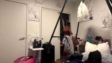 Snapshot of kibrombariu45 chatting on 12-30-24, 10:10 HunneysPlayRoom online show from 12-30-24, 10:10