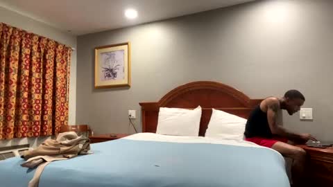 Snapshot of kibrombariu45 chatting on 12-31-24, 04:14 HunneysPlayRoom online show from 12-31-24, 04:14