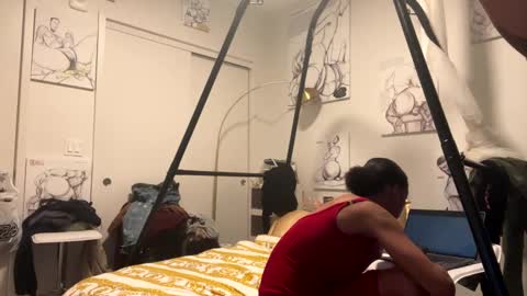 Snapshot of kibrombariu45 chatting on 01-05-25, 11:37 HunneysPlayRoom online show from 01-05-25, 11:37