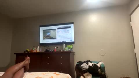 Snapshot of kibrombariu45 chatting on 10-27-25, 01:04 HunneysPlayRoom online show from 10-27-25, 01:04