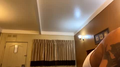 Snapshot of kibrombariu45 chatting on 05-26-26, 05:14 HunneysPlayRoom online show from 05-26-26, 05:14
