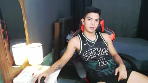 Snapshot of kiel_asianboy chatting on 06-05-26, 09:31 EJ online show from 06-05-26, 09:31