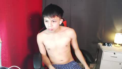Snapshot of kiel_asianboy chatting on 06-25-26, 09:14 EJ online show from 06-25-26, 09:14