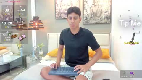 Snapshot of kieran_derek chatting on 11-15-25, 05:05 Kieran Derek online show from 11-15-25, 05:05