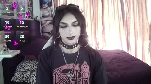 Snapshot of kiiller_queen chatting on 11-11-25, 02:28 kenny online show from 11-11-25, 02:28