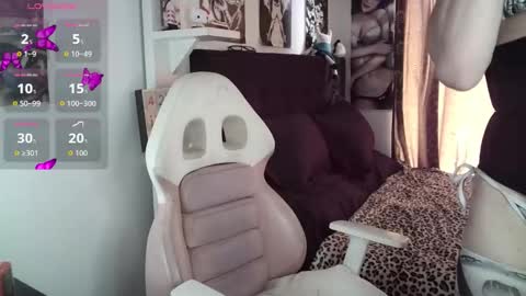 Snapshot of kiiller_queen chatting on 11-27-25, 05:37 kenny online show from 11-27-25, 05:37