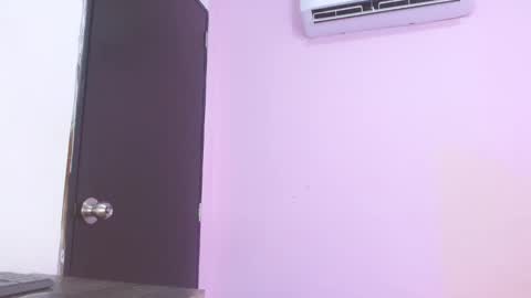 Snapshot of kiitty_horny_ chatting on 10-09-25, 12:47 Melody online show from 10-09-25, 12:47