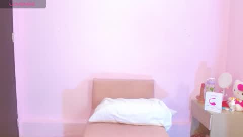 Snapshot of kiitty_horny_ chatting on 10-15-25, 12:38 Melody online show from 10-15-25, 12:38