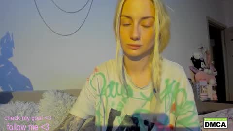 Snapshot of kiki_cute__ chatting on 10-19-25, 06:30 Kiki online show from 10-19-25, 06:30